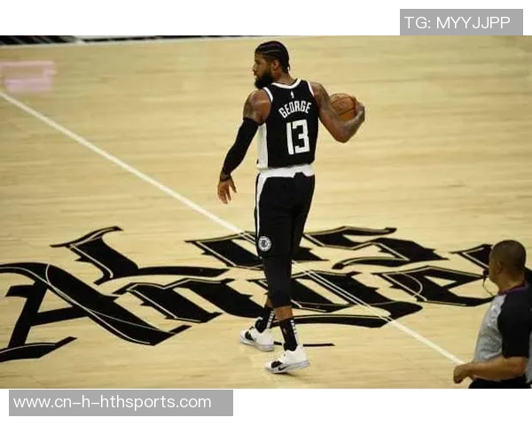 保罗乔治表现稳定12投6中贡献14分4篮板5助攻2抢断正负值高达9